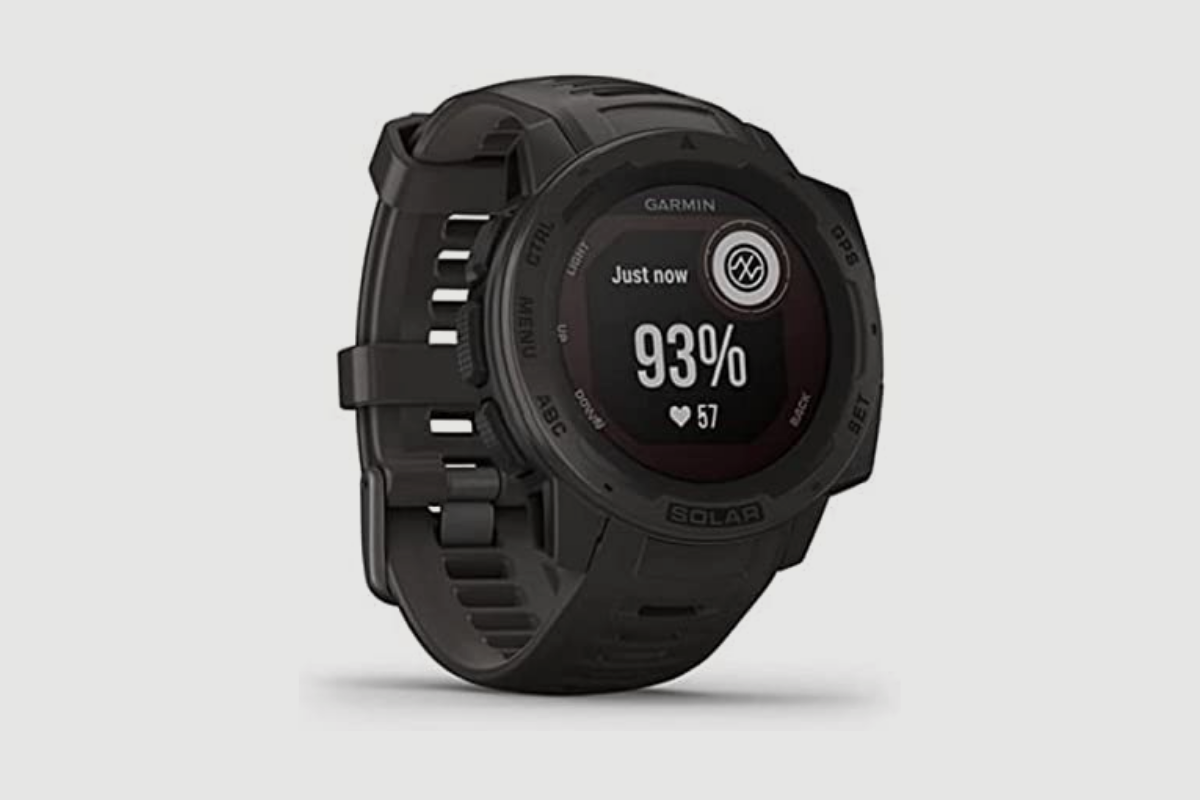 Does the Garmin instinct have a touch screen