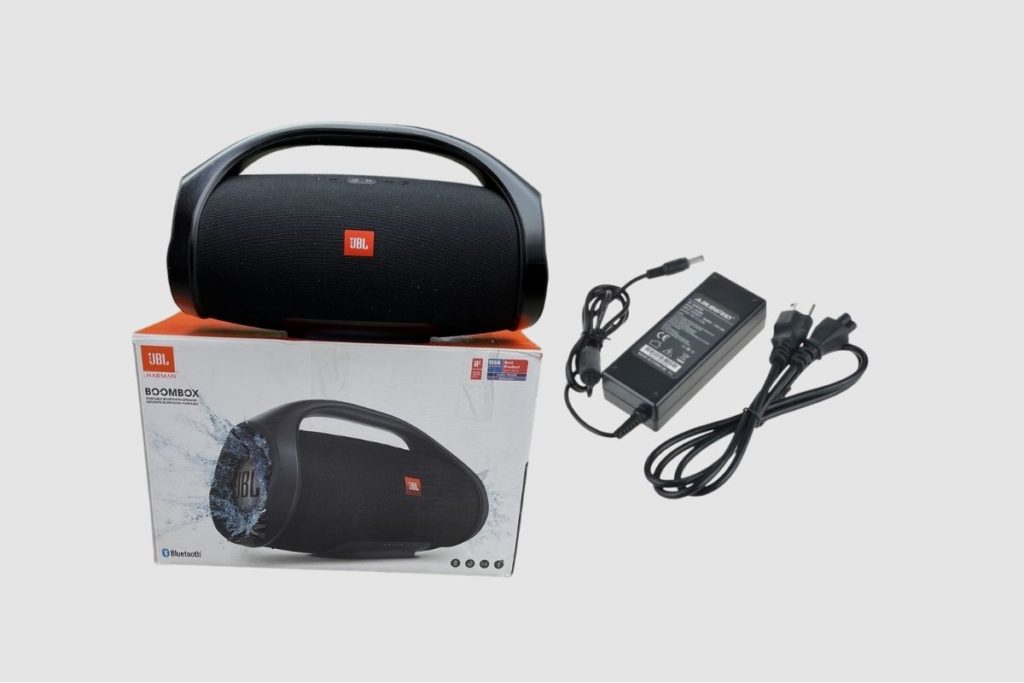 Does JBL boombox 2 have a subwoofer