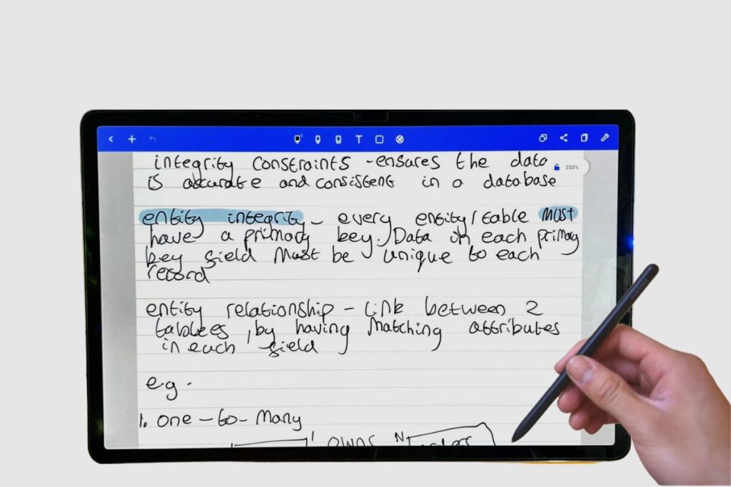 How does the size of the Samsung Galaxy Tab S8 affect Note-taking