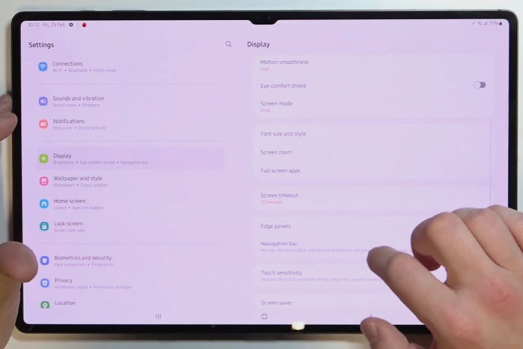 How to Change the Display Settings on the Samsung Galaxy S8 Ultra